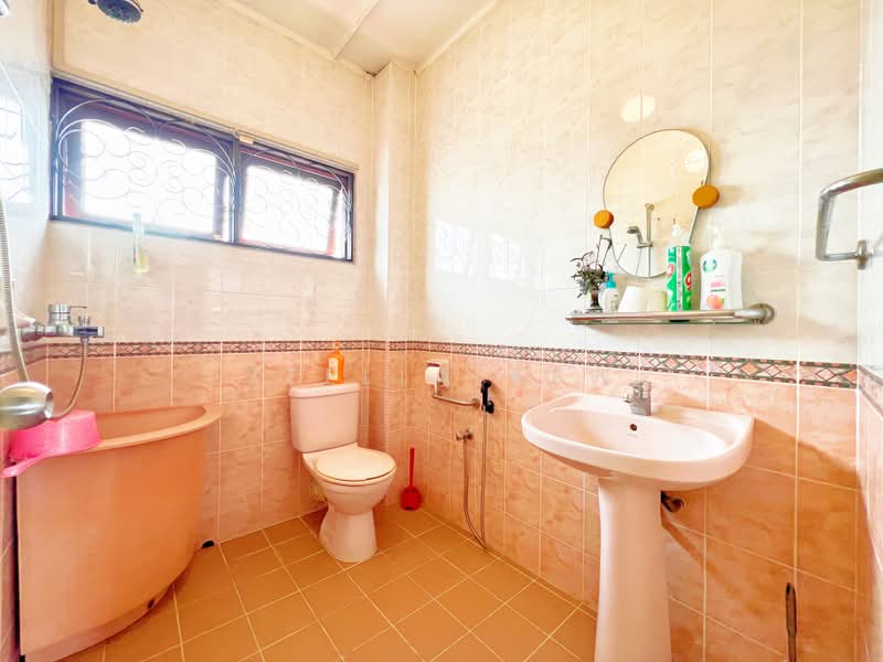 Rumah Banglo untuk Dijual di Taman Tun Dr Ismail (Kuala Lumpur) - Stella Kew - Bathroom - PropertyGuru.com.my