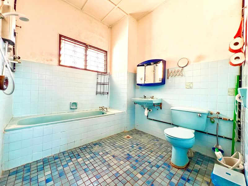 Rumah Berkembar untuk Dijual di Taman Tun Dr Ismail (Kuala Lumpur) - Stella Kew - Bathroom - PropertyGuru.com.my