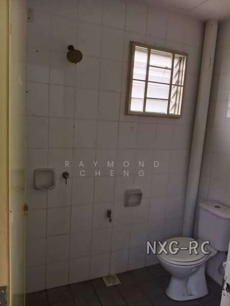 Pangsapuri untuk Disewa di Pangsapuri Akasia (Bandar Botanic) - Raymond Cheng - Bathroom - PropertyGuru.com.my