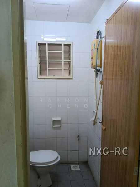 Pangsapuri untuk Disewa di Pangsapuri Akasia (Bandar Botanic) - Raymond Cheng - Bathroom - PropertyGuru.com.my
