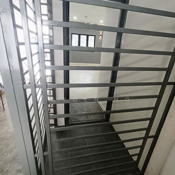 Rumah Flat untuk Dijual di Flat Taman Pelangi Indah - Jayden Ng - Entrance - PropertyGuru.com.my
