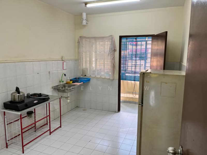 Pangsapuri untuk Dijual di Lily & Jasmine Apartment - Jocelyn Law - Kitchen - PropertyGuru.com.my