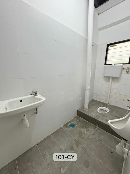 Shop for Rent in Subang Bestari (Shah Alam) - Raymond Cheng - Bathroom - PropertyGuru.com.my