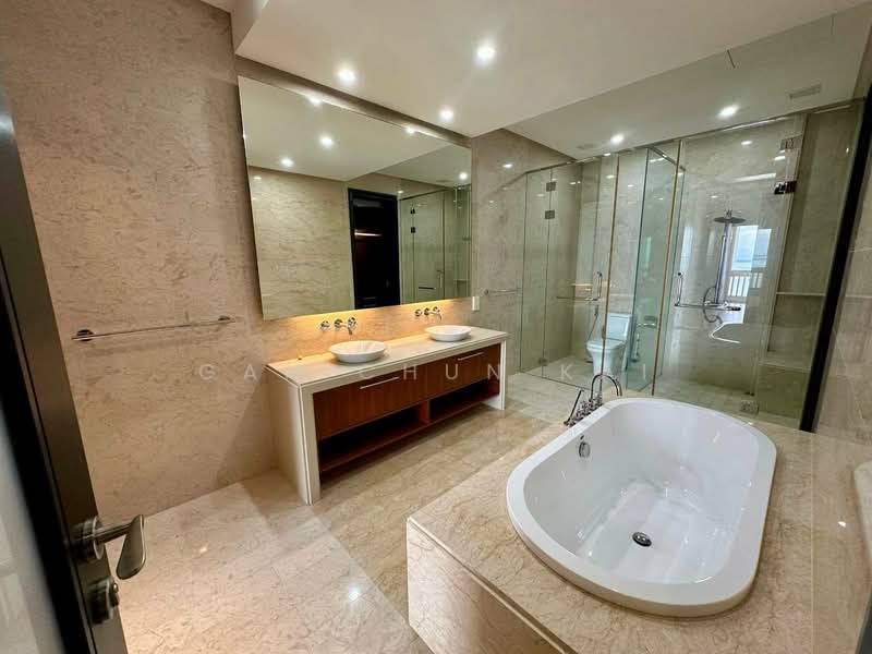 Servis Apartment untuk Disewa di Straits Quay (The Suites at Waterside) - Gan Chun Kai - Bathroom - PropertyGuru.com.my