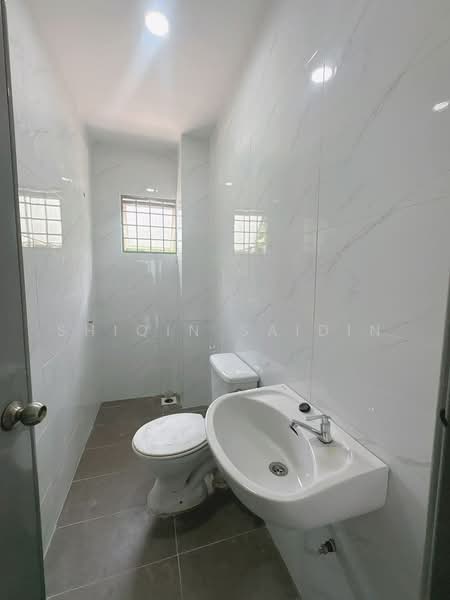 2-storey Terraced House for Sale in Bandar Tasik Puteri (Rawang) - Shiqin Saidin - Bathroom - PropertyGuru.com.my
