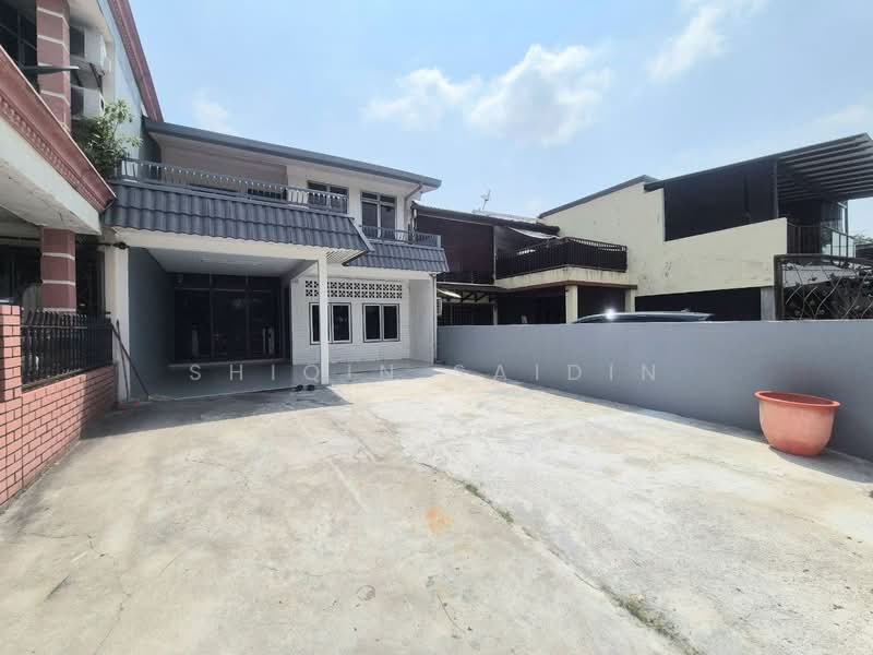 2-storey Terraced House for Sale in Seksyen 10 (Shah Alam) - Shiqin Saidin - Exterior - PropertyGuru.com.my