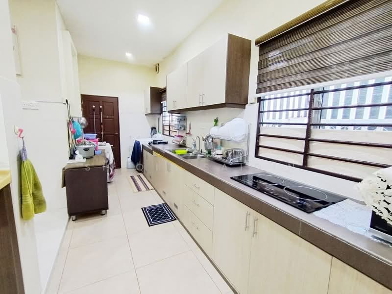 Semi-Detached House for Sale in Bandar Puncak Alam (Puncak Alam) - Shiqin Saidin - Kitchen - PropertyGuru.com.my