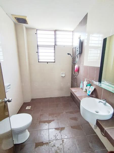 Semi-Detached House for Sale in Bandar Puncak Alam (Puncak Alam) - Shiqin Saidin - Bathroom - PropertyGuru.com.my