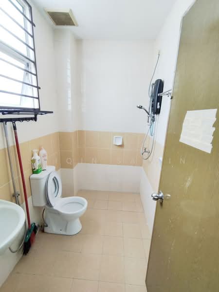 Semi-Detached House for Sale in Bandar Puncak Alam (Puncak Alam) - Shiqin Saidin - Bathroom - PropertyGuru.com.my