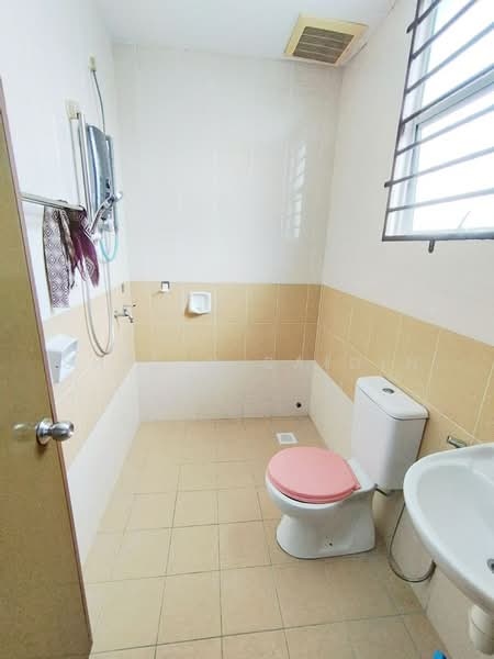 Semi-Detached House for Sale in Bandar Puncak Alam (Puncak Alam) - Shiqin Saidin - Bathroom - PropertyGuru.com.my