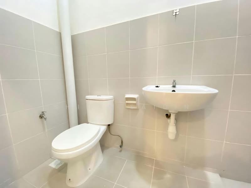 1-storey Terraced House for Sale in Alam Suria (Puncak Alam) - Shiqin Saidin - Bathroom - PropertyGuru.com.my