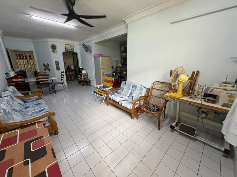Rumah Flat untuk Dijual di Rumah Pangsa Permas Jaya - Benjamin Ong - Living Room - PropertyGuru.com.my
