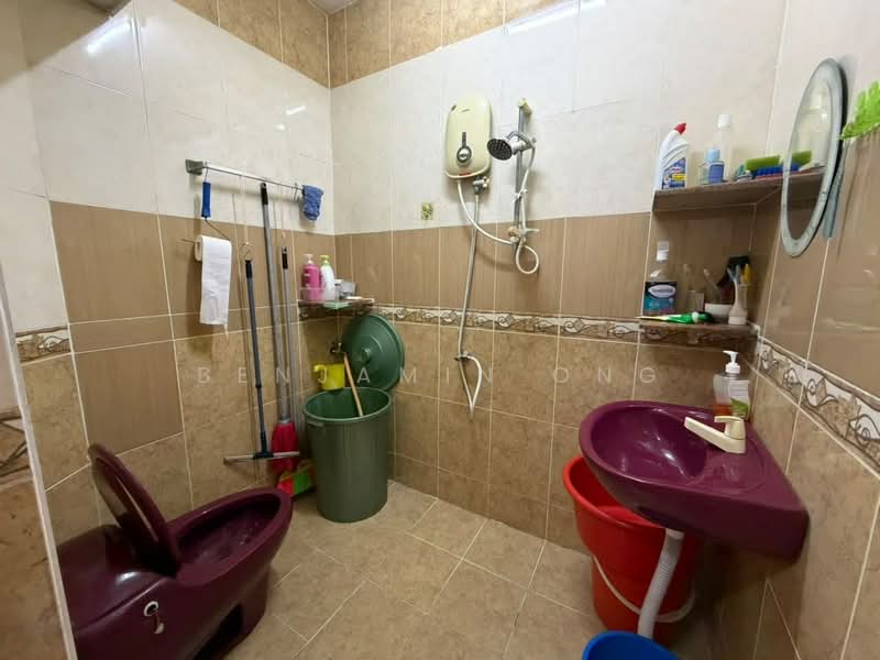 Rumah Flat untuk Dijual di Rumah Pangsa Permas Jaya - Benjamin Ong - Bathroom - PropertyGuru.com.my