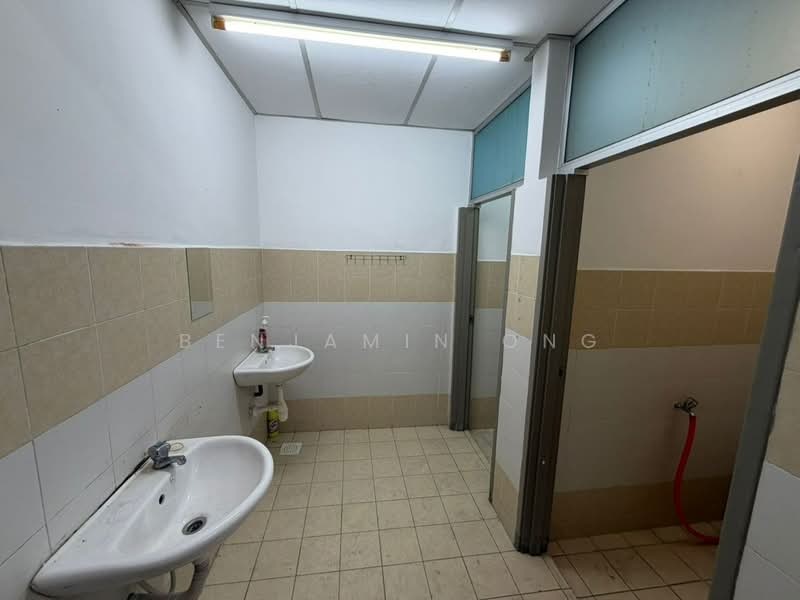 Office for Rent in Taman Molek (Johor Bahru) - Benjamin Ong - Bathroom - PropertyGuru.com.my