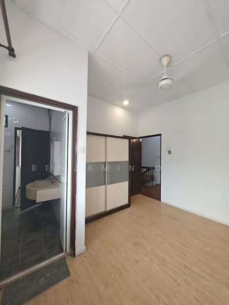 Rumah Teres 1.5 Tingkat untuk Disewa di Taman Perling (Perling) - Benjamin Ong - Bathroom - PropertyGuru.com.my