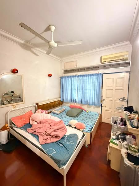Rumah Berkembar untuk Dijual di Taman Iskandar (Johor Bahru) - Calvin Lee - Bedroom - PropertyGuru.com.my
