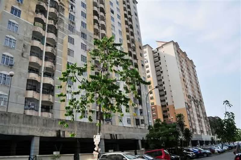 Pangsapuri untuk Dijual di Pangsapuri Lagoon Perdana - Saiful Haris - Exterior - PropertyGuru.com.my