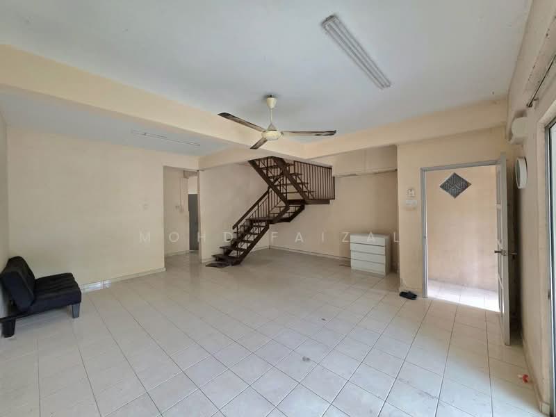 Rumah Teres 2 Tingkat untuk Dijual di Bandar Baru Bangi (Selangor) - Mohd Faizal - Living Room - PropertyGuru.com.my