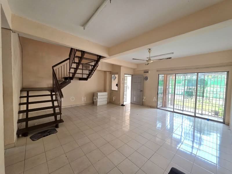 Rumah Teres 2 Tingkat untuk Dijual di Bandar Baru Bangi (Selangor) - Mohd Faizal - Living Room - PropertyGuru.com.my