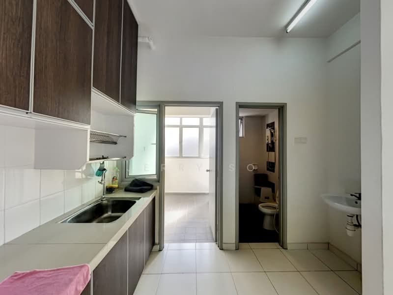 Kondominium untuk Dijual di The Golden Triangle Condominium - Jerry So - Kitchen - PropertyGuru.com.my