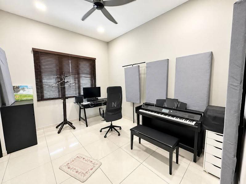Bungalow House for Sale in Sunway Damansara (Kota Damansara) - Vincent Liaw - Study - PropertyGuru.com.my