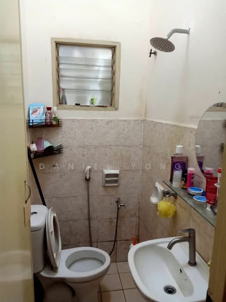 Rumah Kluster untuk Dijual di Bukit Mahkota (Bangi) - Daniel Yong - Bathroom - PropertyGuru.com.my