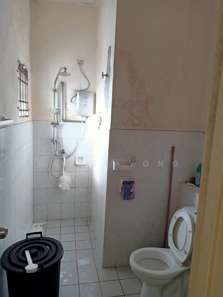 Rumah Kluster untuk Dijual di Bukit Mahkota (Bangi) - Daniel Yong - Bathroom - PropertyGuru.com.my