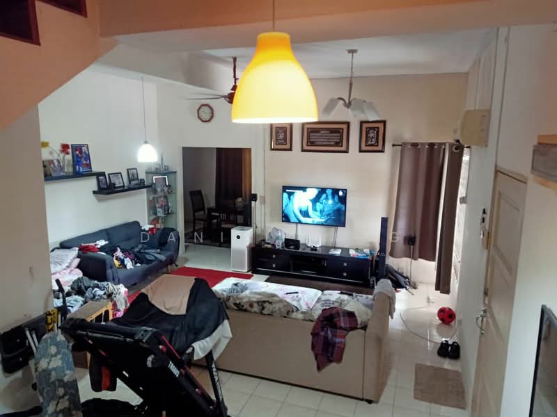 Rumah Kluster untuk Dijual di Bukit Mahkota (Bangi) - Daniel Yong - Living Room - PropertyGuru.com.my