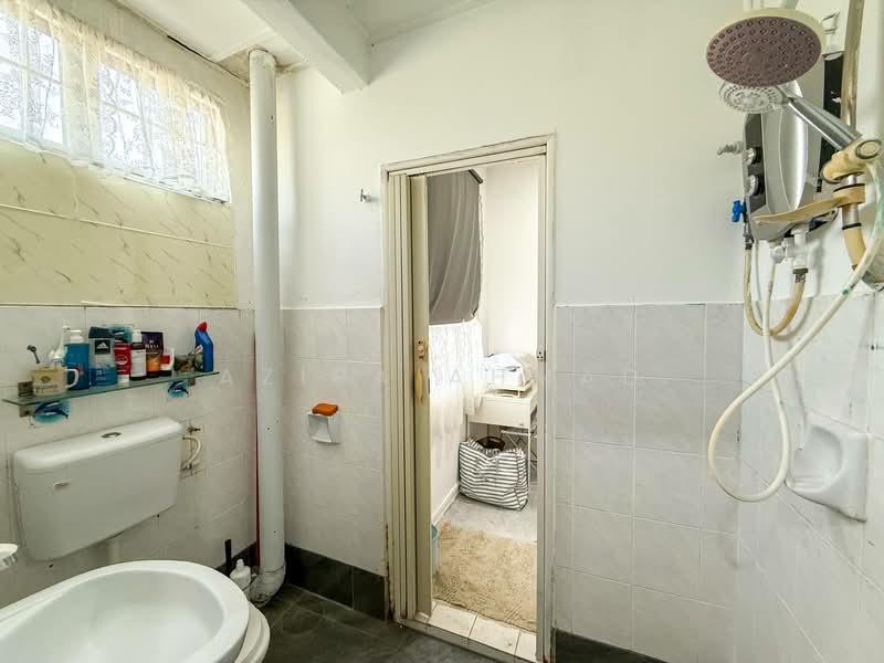 2-storey Terraced House for Sale in Taman Putra Perdana (Puchong) - Azira Ahmad - Bathroom - PropertyGuru.com.my