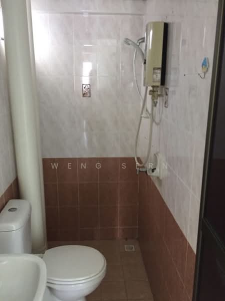 Apartment for Rent at University Place (Plaza Ivory) - Weng Sern - Bathroom - PropertyGuru.com.my