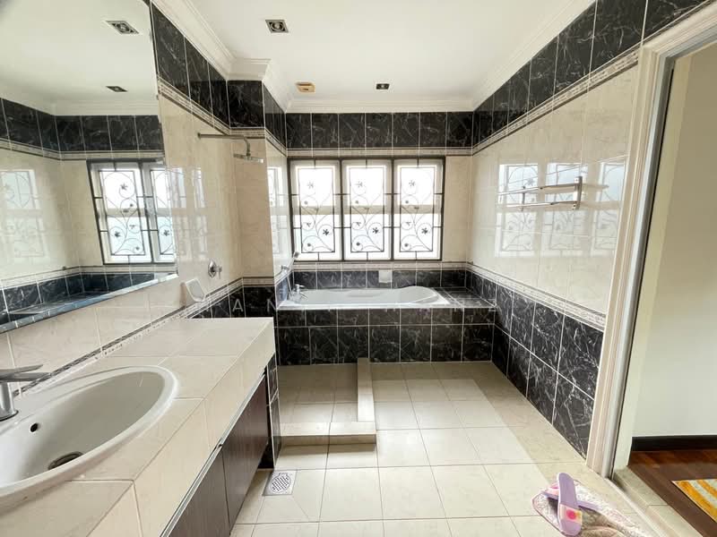 Rumah Banglo untuk Dijual di Ampang Jaya (Ampang) - Hanif Hanz - Bathroom - PropertyGuru.com.my