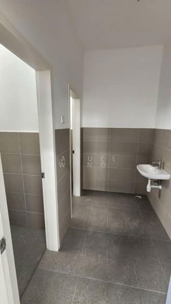 Factory for Rent in Pasir Gudang (Johor) - Samuel Wong - Bathroom - PropertyGuru.com.my