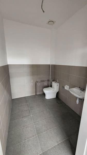 Factory for Rent in Pasir Gudang (Johor) - Samuel Wong - Bathroom - PropertyGuru.com.my
