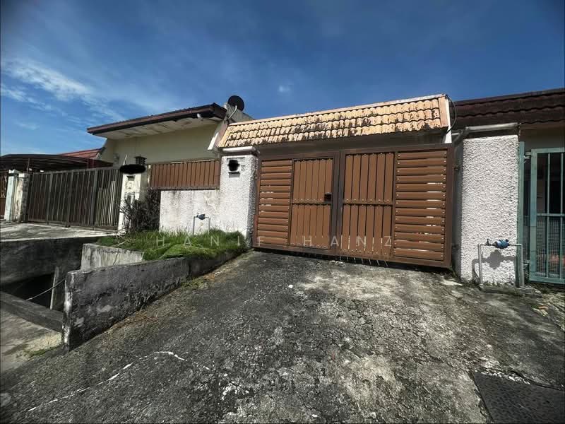 1-storey Terraced House for Sale in Petaling Jaya (Selangor) - Hanif Hanz - Exterior - PropertyGuru.com.my