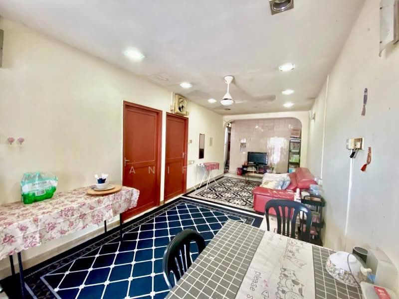 1-storey Terraced House for Sale in Petaling Jaya (Selangor) - Hanif Hanz - Living Room - PropertyGuru.com.my