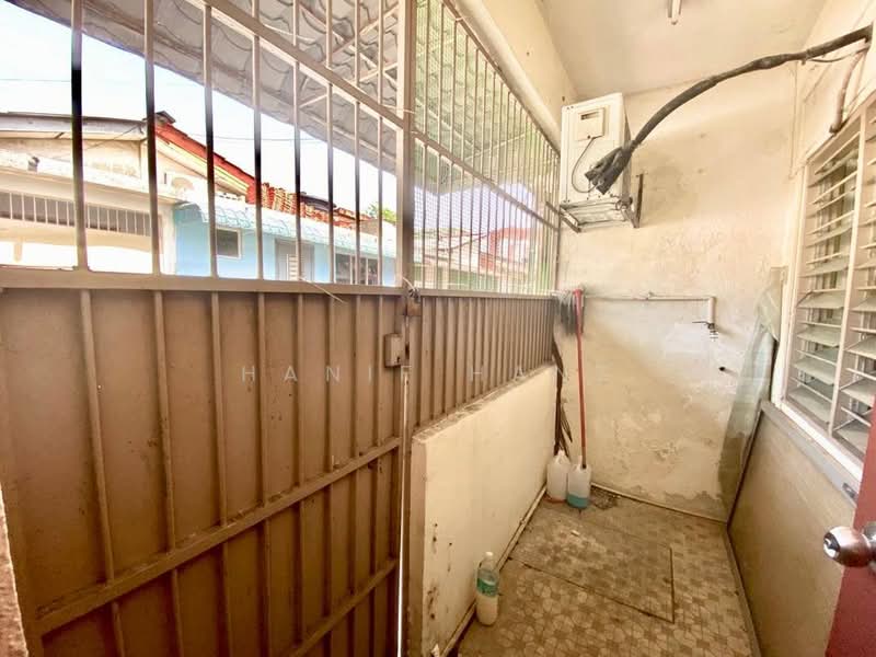 1-storey Terraced House for Sale in Petaling Jaya (Selangor) - Hanif Hanz - Exterior - PropertyGuru.com.my