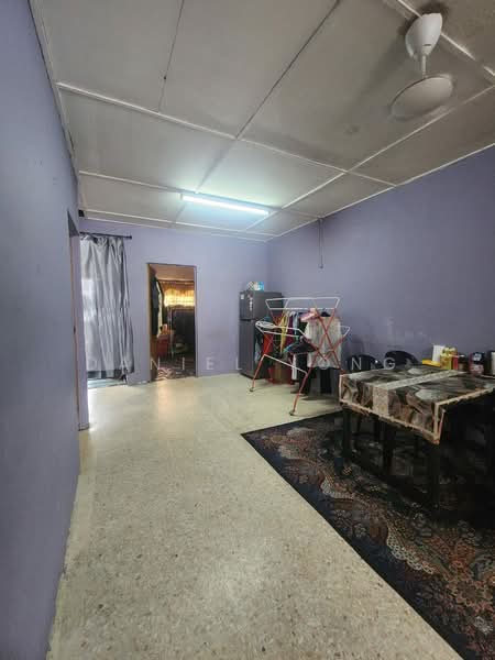 Rumah Teres 1 Tingkat untuk Dijual di Taman Bukit Dahlia (Pasir Gudang) - Daniel Yong - Living Room - PropertyGuru.com.my