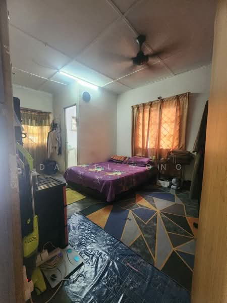 Rumah Teres 1 Tingkat untuk Dijual di Taman Bukit Dahlia (Pasir Gudang) - Daniel Yong - Bedroom - PropertyGuru.com.my