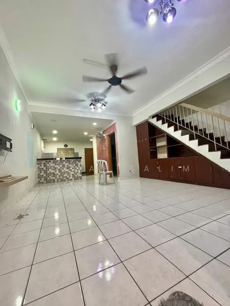 Rumah Teres 2 Tingkat untuk Dijual di TAMAN PUCHONG UTAMA (Puchong) - Adibah Salim - Living Room - PropertyGuru.com.my