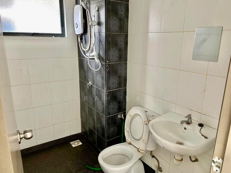 Kondominium untuk Dijual di Ameera Residence - Adibah Salim - Bathroom - PropertyGuru.com.my