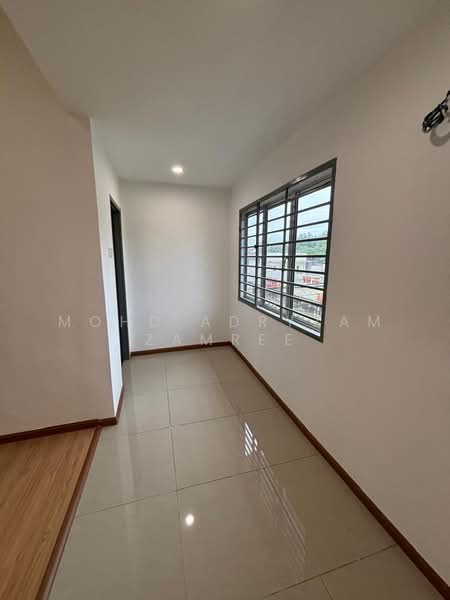 2.5-storey Terraced House for Sale in Taman Chi Liung (Klang) - Mohd Adryzam - Corridor - PropertyGuru.com.my