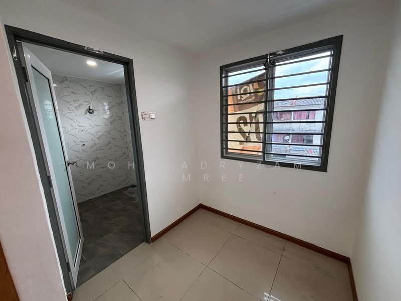 2.5-storey Terraced House for Sale in Taman Chi Liung (Klang) - Mohd Adryzam - Bathroom - PropertyGuru.com.my