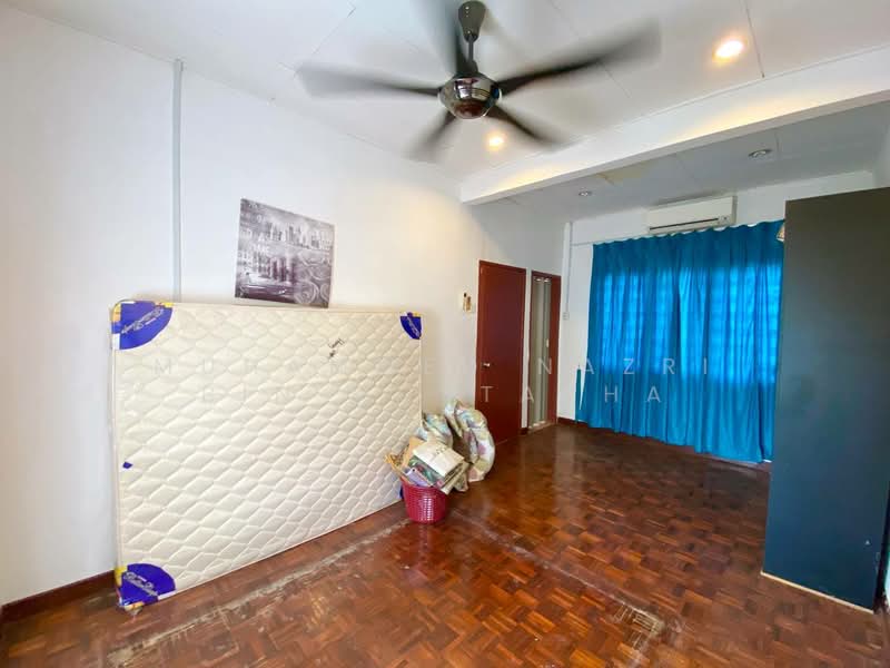 2-storey Terraced House for Sale in Bandar Tasik Kesuma (Beranang) - Muhammed Nazri bin Mustapha - Bedroom - PropertyGuru.com.my