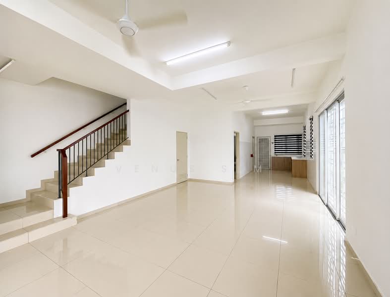 Rumah Teres 2 Tingkat untuk Disewa di Bandar Rimbayu (Telok Panglima Garang) - Venus Sim - Living Room - PropertyGuru.com.my