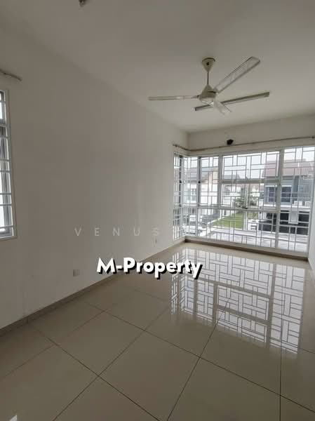 Rumah Teres 2 Tingkat untuk Disewa di Bandar Rimbayu (Telok Panglima Garang) - Venus Sim - Living Room - PropertyGuru.com.my