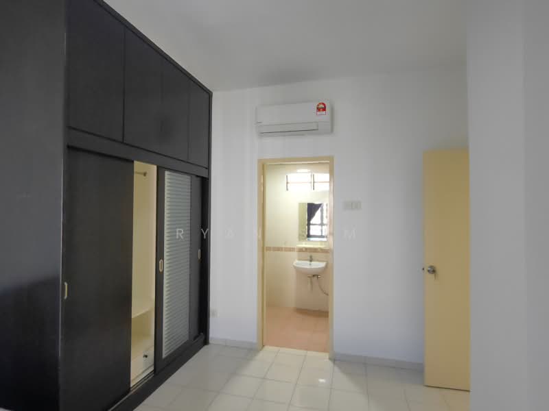 Kondominium untuk Disewa di Putra Place Condominium - Ryan Sim - Bedroom - PropertyGuru.com.my