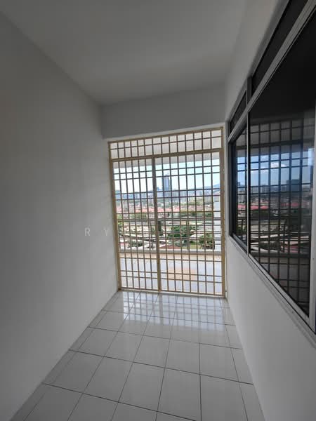 Kondominium untuk Disewa di Putra Place Condominium - Ryan Sim - Balcony - PropertyGuru.com.my