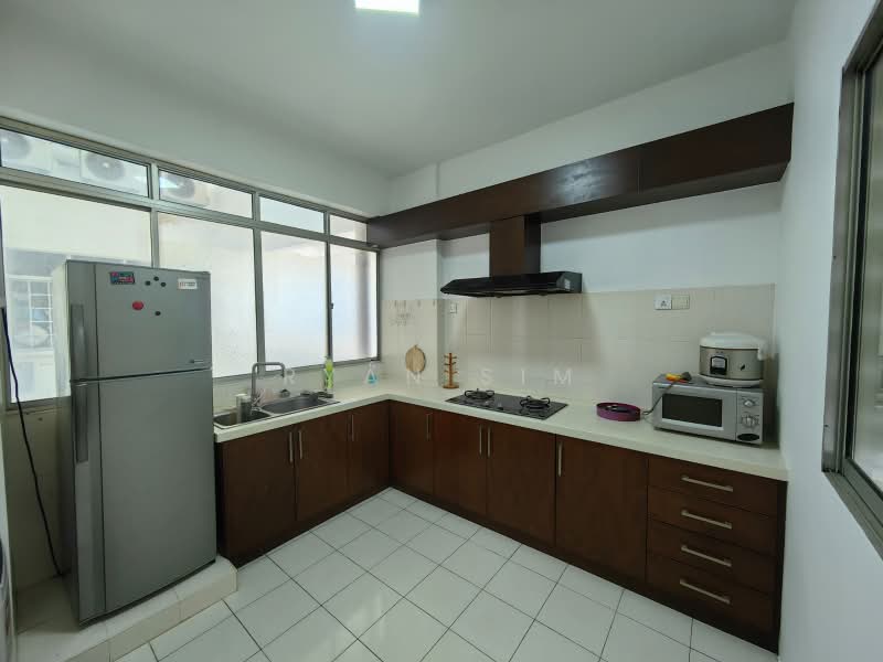 Kondominium untuk Disewa di Putra Place Condominium - Ryan Sim - Kitchen - PropertyGuru.com.my