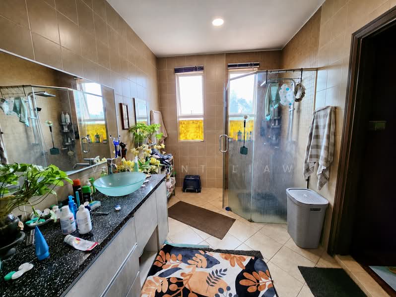 Semi-Detached House for Sale in Kota Damansara (Selangor) - Vincent Liaw - Bathroom - PropertyGuru.com.my