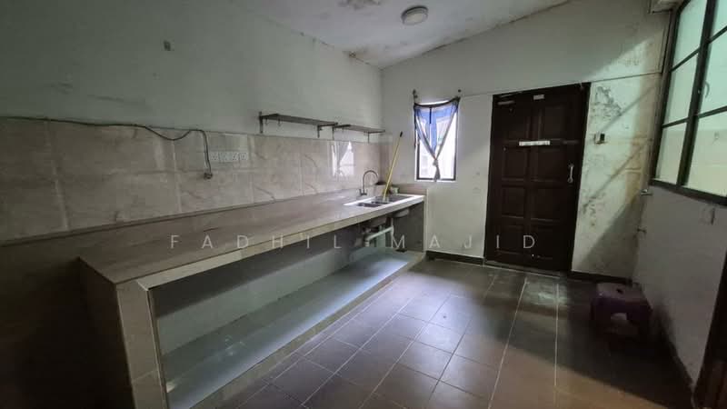 Rumah Berkembar untuk Dijual di Bukit Jelutong (Shah Alam) - Fadhil Majid - Kitchen - PropertyGuru.com.my